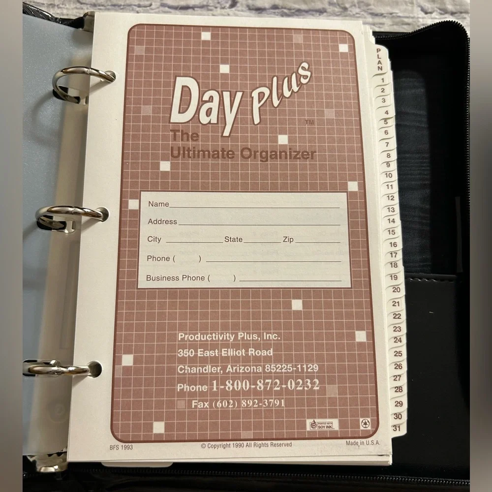 VINTAGE DAY PLUS PLANNER THE ULTIMATE ORGANIZER (1990) USA MADE BLACK & SILVER